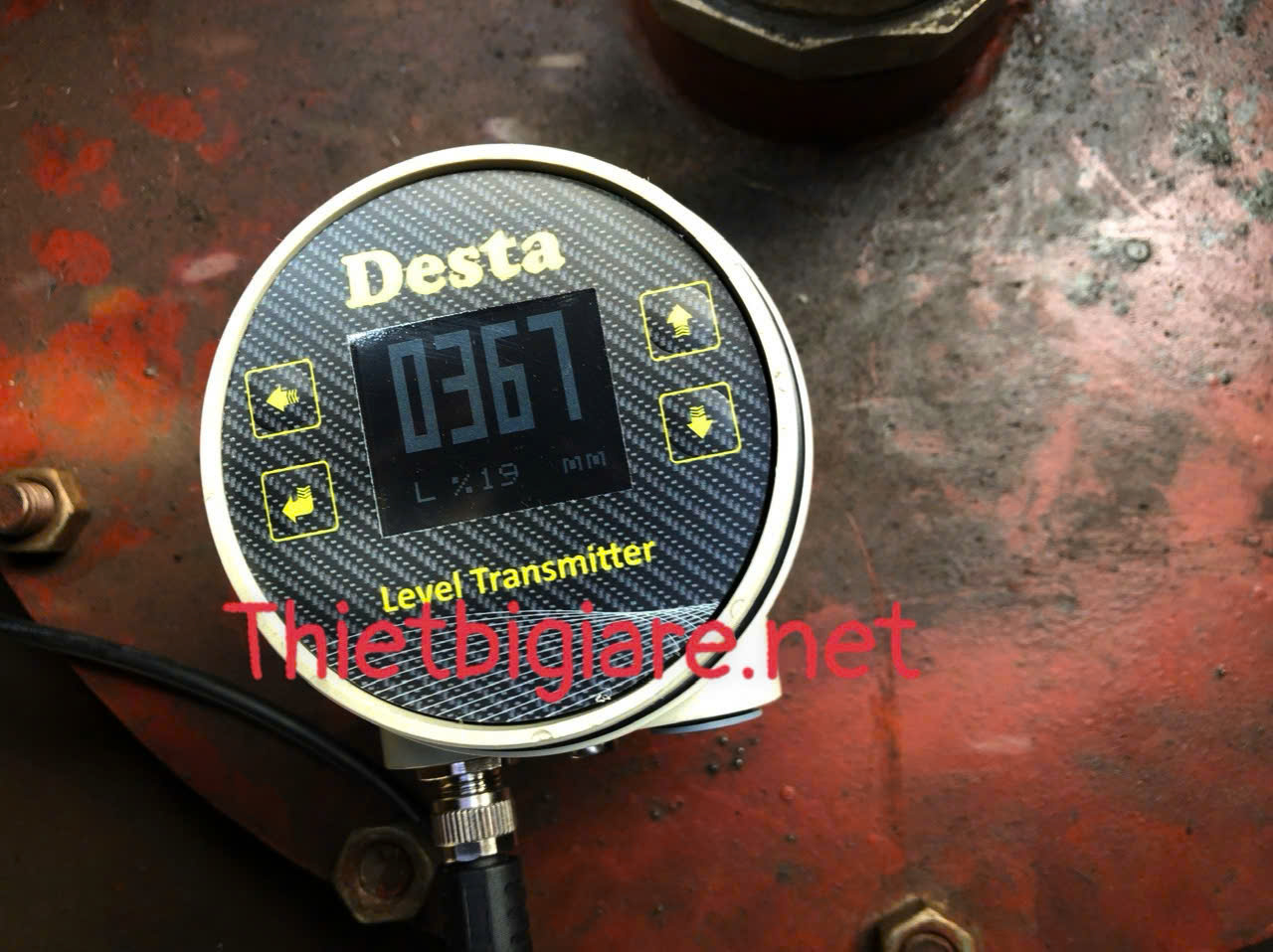 đo mức nước trong tank bằng cảm biến không tiếp xúc